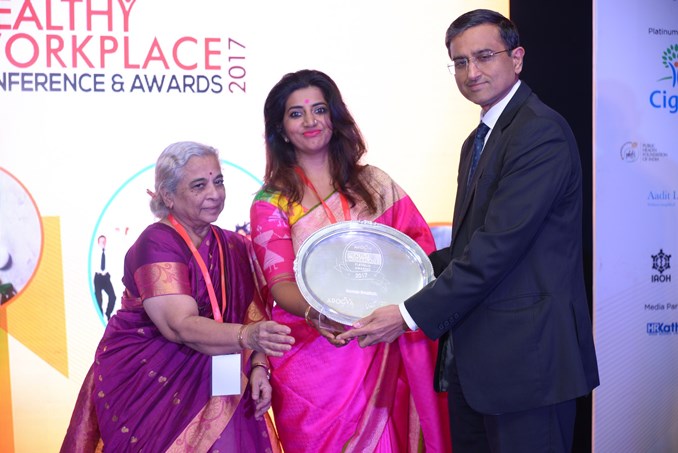 Photo of P. D. Hinduja Hospital & MRC recognised as Platinum Healthy Workplace 2017