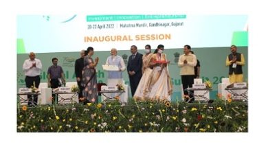 Photo of PM awards startups at Global Ayush Investment & Innovation Summit 2022