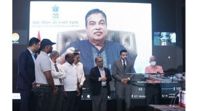 Photo of Nitin Gadkari felicitates Dr KR Balakrishnan and team from MGM Healthcare