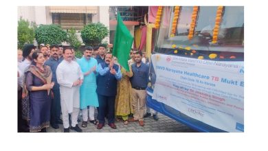 Photo of Dr Jitendra Singh flags off SMVD Narayana Healthcare TB Mukt Express in Udhampur